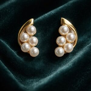 Elegant Gold and Pearl Earrings